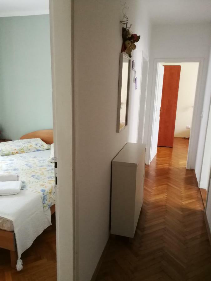 Apartment Violeta 1 Funtana Bagian luar foto