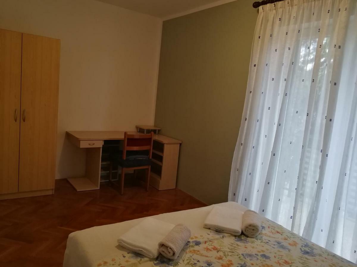 Apartment Violeta 1 Funtana Bagian luar foto